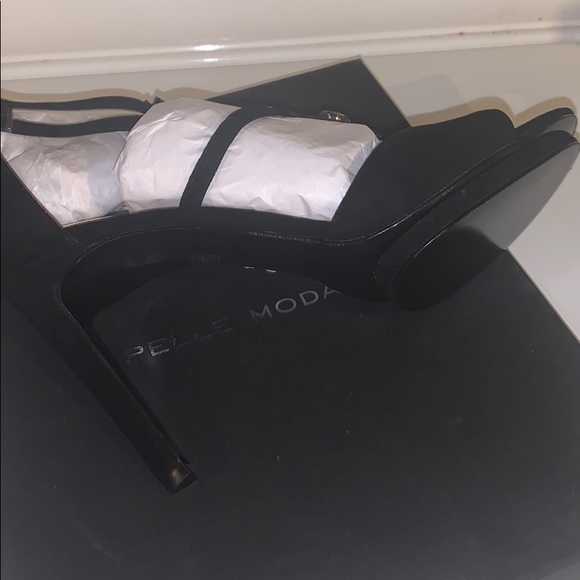 Sale 🎉Pelle Moda 💋Jeweled Black Sandal💋 - Picture 7 of 7